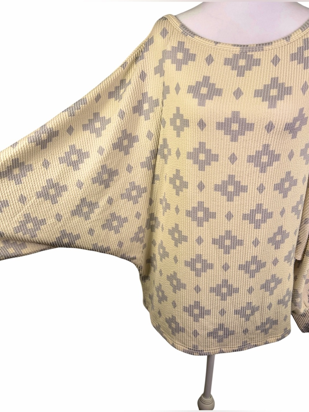 Sterling Kreek Cream Knit Top Batwing Sleeves & Gray Geometric Print Size L Boho - Picture 6 of 10